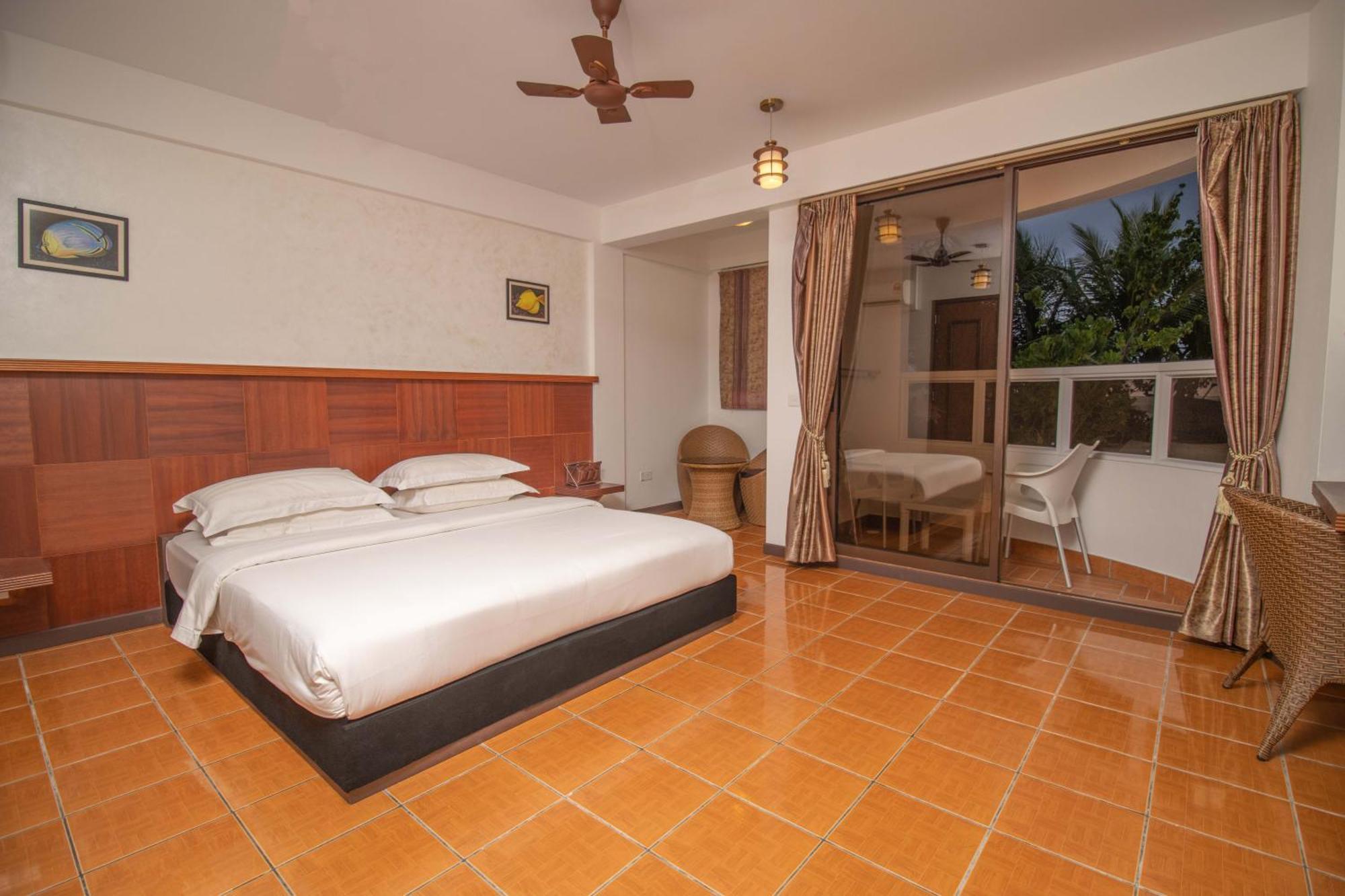 Rashu Hiyaa Hotel Дифуши Екстериор снимка
